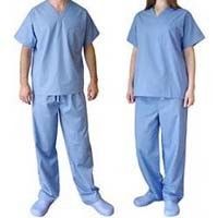 China Convenient SBPP Non - Woven Disposable Scrub Suits 3 - Layer Fluid - Resistant supplier
